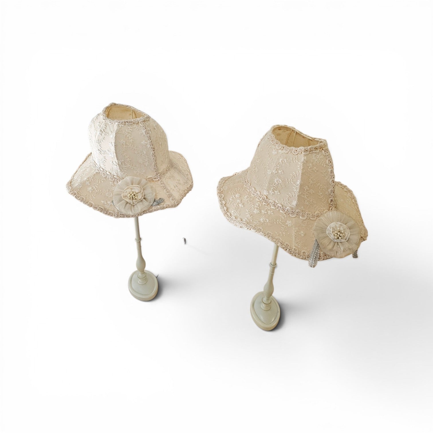 2 x Baroque lamp with unique hat-like shape and is crafted from lace / adorned with a large flower