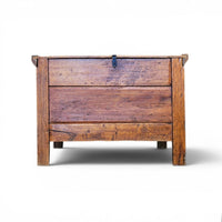 Old blanket chest / storage thrunk / pine wood