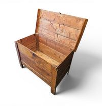 Old blanket chest / storage thrunk / pine wood