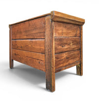 Old blanket chest / storage thrunk / pine wood