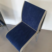 Set van 5 vintage gebogen aluminium eetkamerstoelen met 5 blauwe / 5 groene hoezen. Zeer goede staat / België 1980