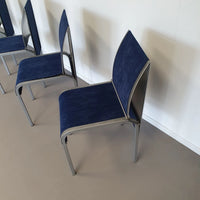 Set van 5 vintage gebogen aluminium eetkamerstoelen met 5 blauwe / 5 groene hoezen. Zeer goede staat / België 1980