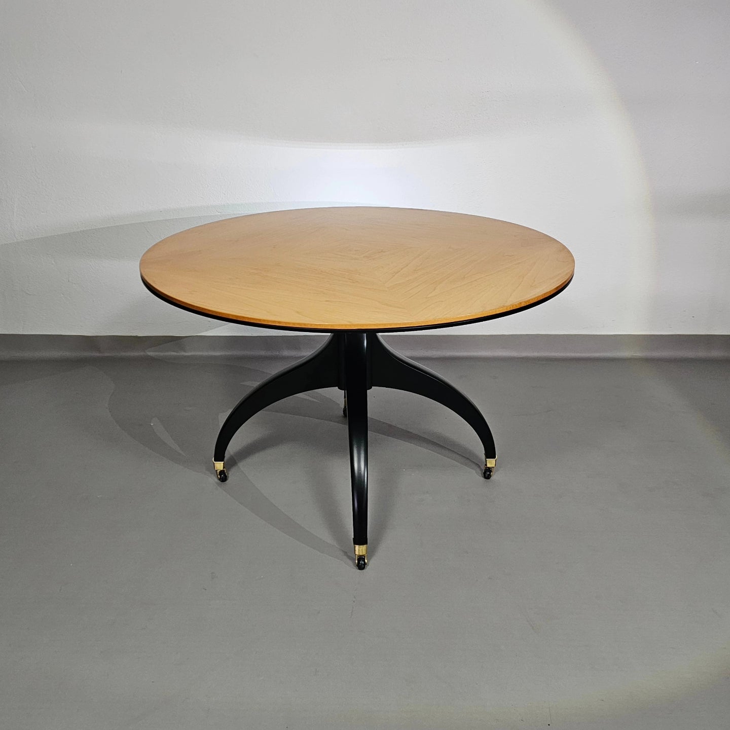 Circular table signed Giorgetti from the 80s by Centro Ricerche