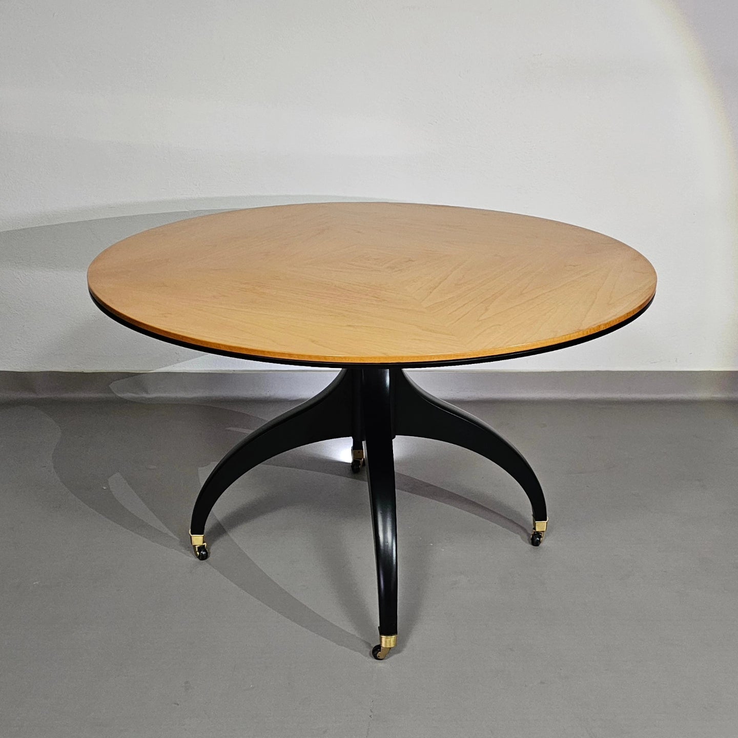 Circular table signed Giorgetti from the 80s by Centro Ricerche