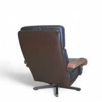 Prachtige vintage design Leolux draaifauteuil, uitgevoerd in bruin/donkerbruin/zwart leer en houten frame