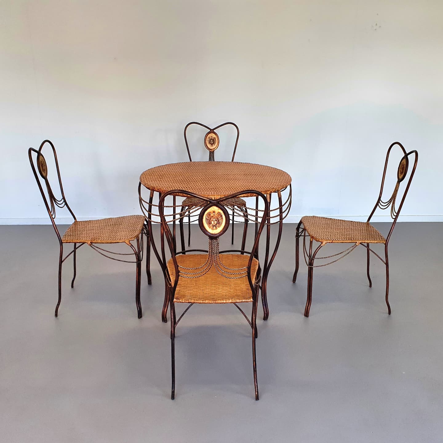 Medaillon garden set wrought iron italy 1970