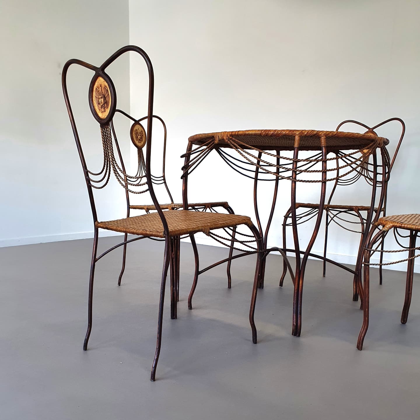Medaillon garden set wrought iron italy 1970