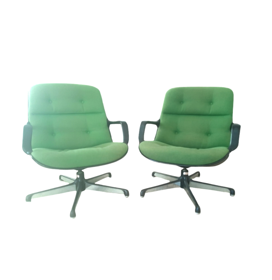Italian Executive swifel chair  / Charles Pollock for Comforto