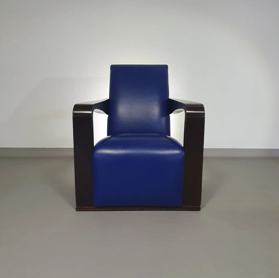 4 x Vintage Ying lounge chairs / fauteuils van Hugues Chevalier, jaren 1990. 3 x blauw / 1 x rood leer. Speciaal gemaakt in deze kleuren voor Tommy Hilfiger. Met gebruikssporen.