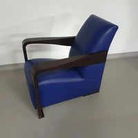 4 x Vintage Ying lounge chairs / fauteuils van Hugues Chevalier, jaren 1990. 3 x blauw / 1 x rood leer. Speciaal gemaakt in deze kleuren voor Tommy Hilfiger. Met gebruikssporen.