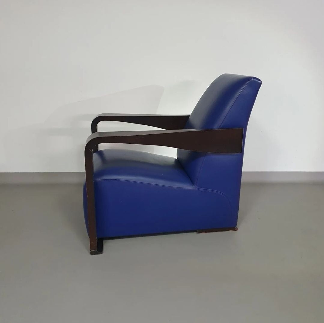 4 x Vintage Ying lounge chairs / fauteuils van Hugues Chevalier, jaren 1990. 3 x blauw / 1 x rood leer. Speciaal gemaakt in deze kleuren voor Tommy Hilfiger. Met gebruikssporen.