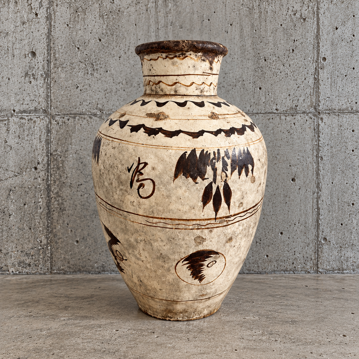 Chinese Cizhou earthenware wine pot from the Ming or Yuan dynasty