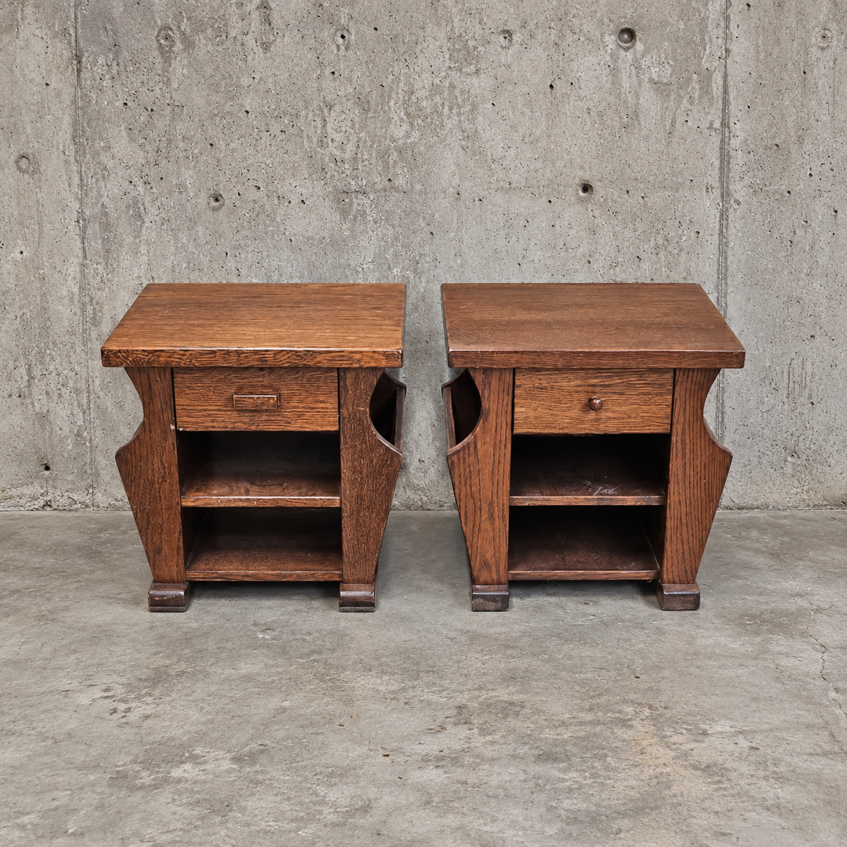 2 x matching oak magazine tables / night stands