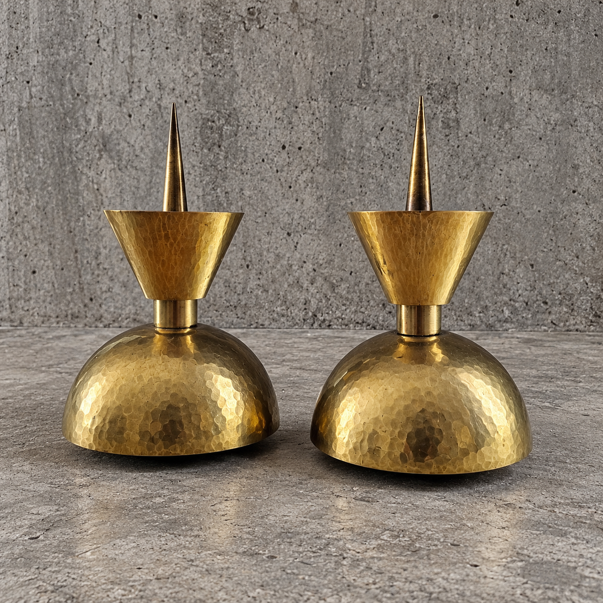 2 x Postmodern brass hammered diabolo shaped candles / height 26 cm / 1970s