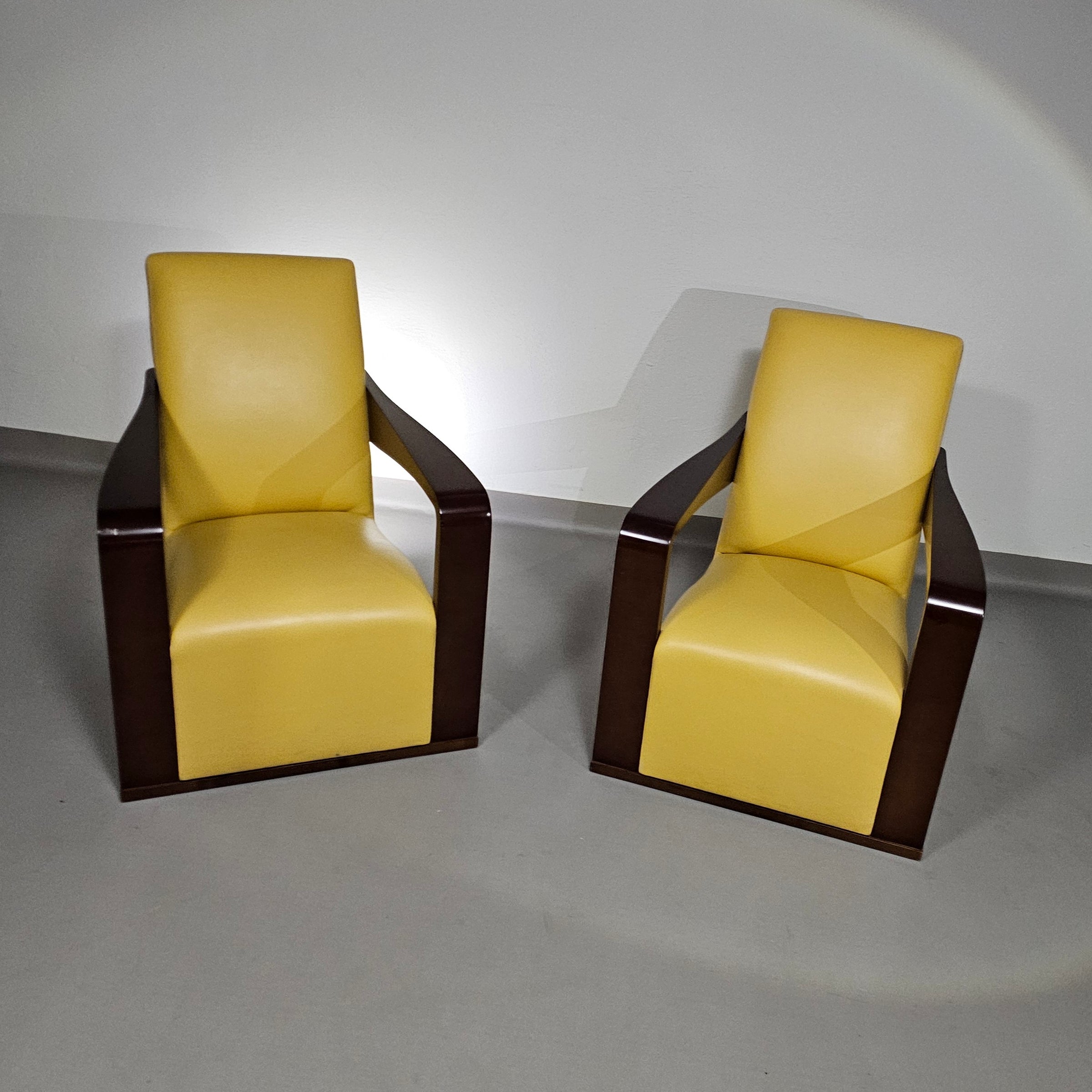 Hugo Ridder
 Prachtige staat / 2 x Ying fauteuil / Hurgues Chevalier / leer / van Chafik Gasmi