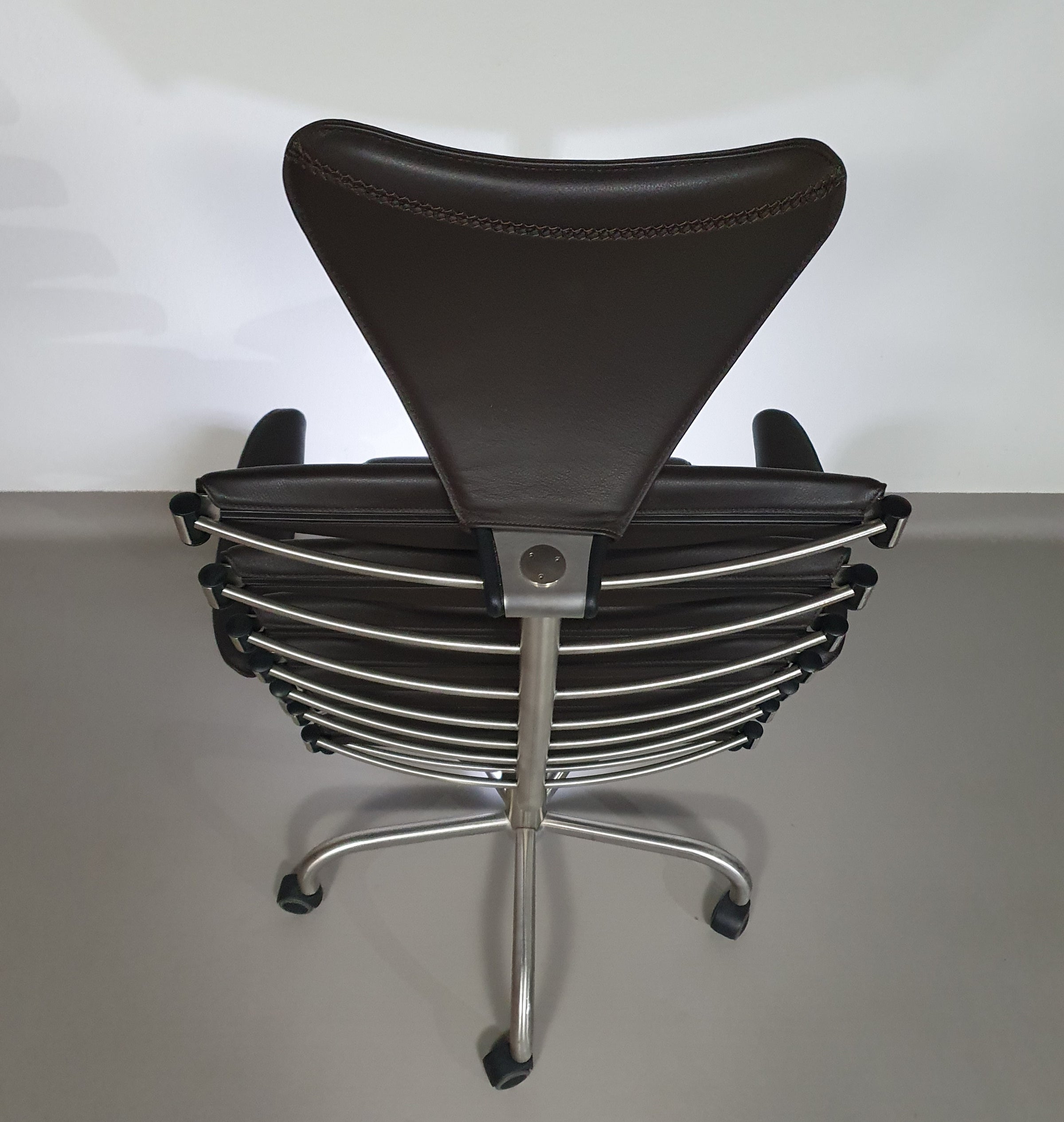De Sede DS-2100/161 Executive Chair from our designer Home Office collection.
Mint condition 
Dark brown leather