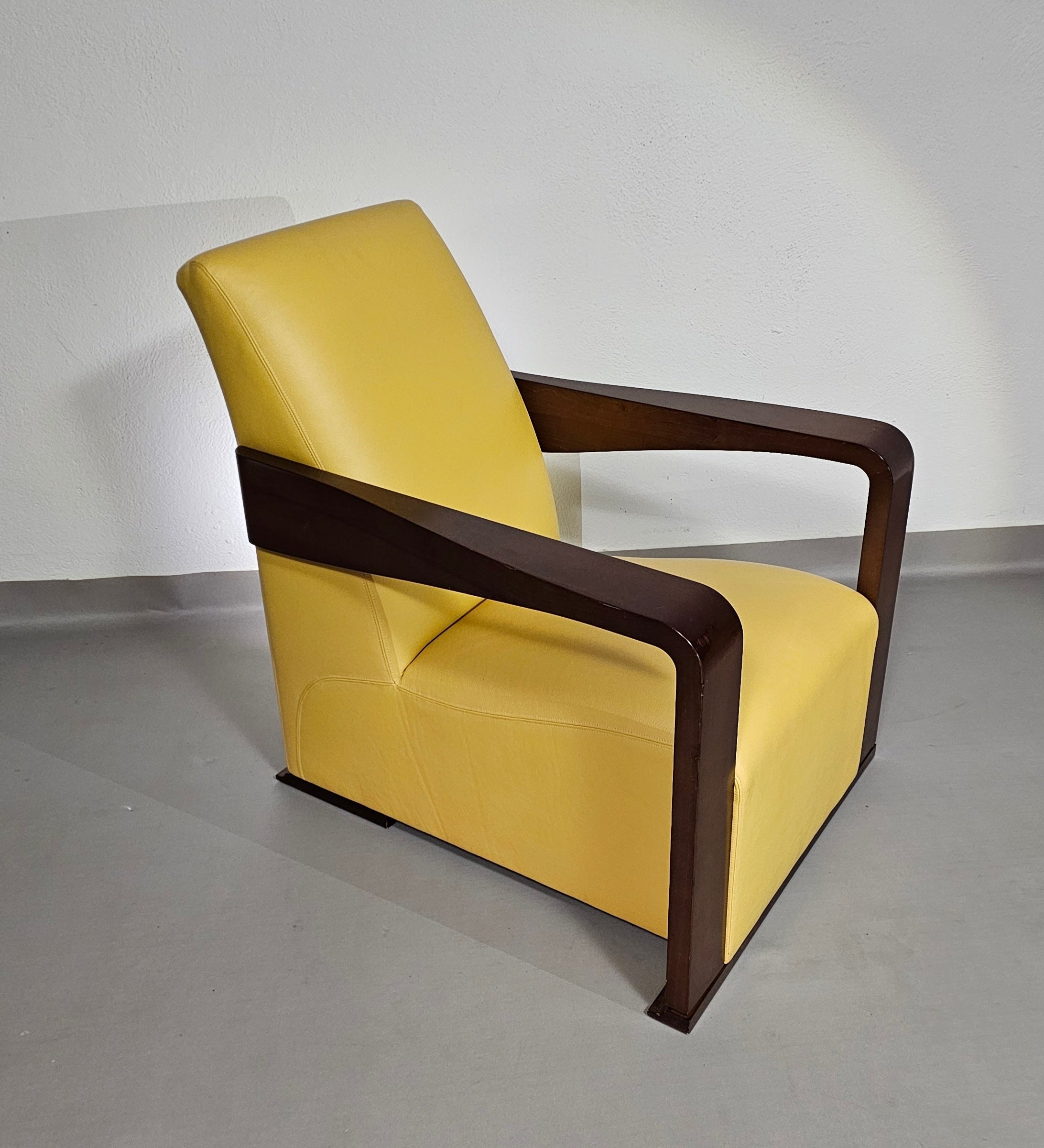 Hugo Ridder
 Prachtige staat / 2 x Ying fauteuil / Hurgues Chevalier / leer / van Chafik Gasmi