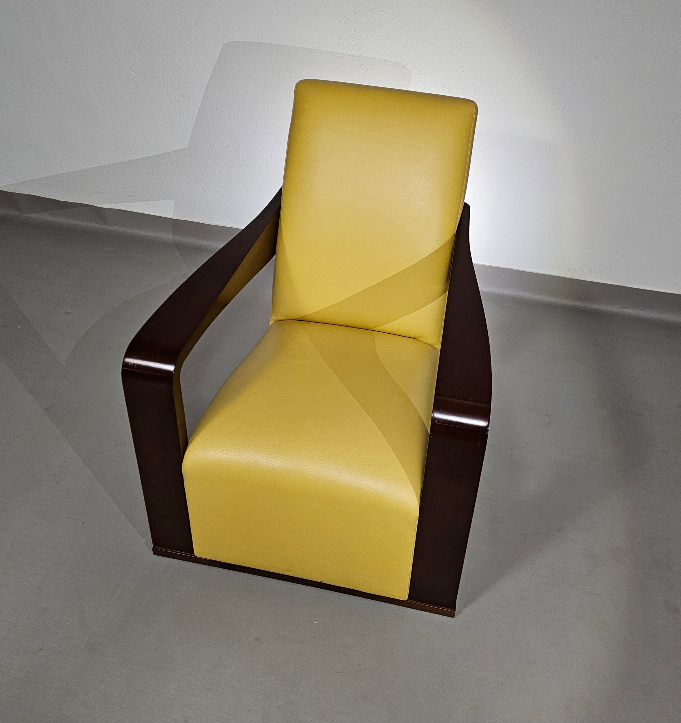 Hugo Ridder
 Prachtige staat / 2 x Ying fauteuil / Hurgues Chevalier / leer / van Chafik Gasmi