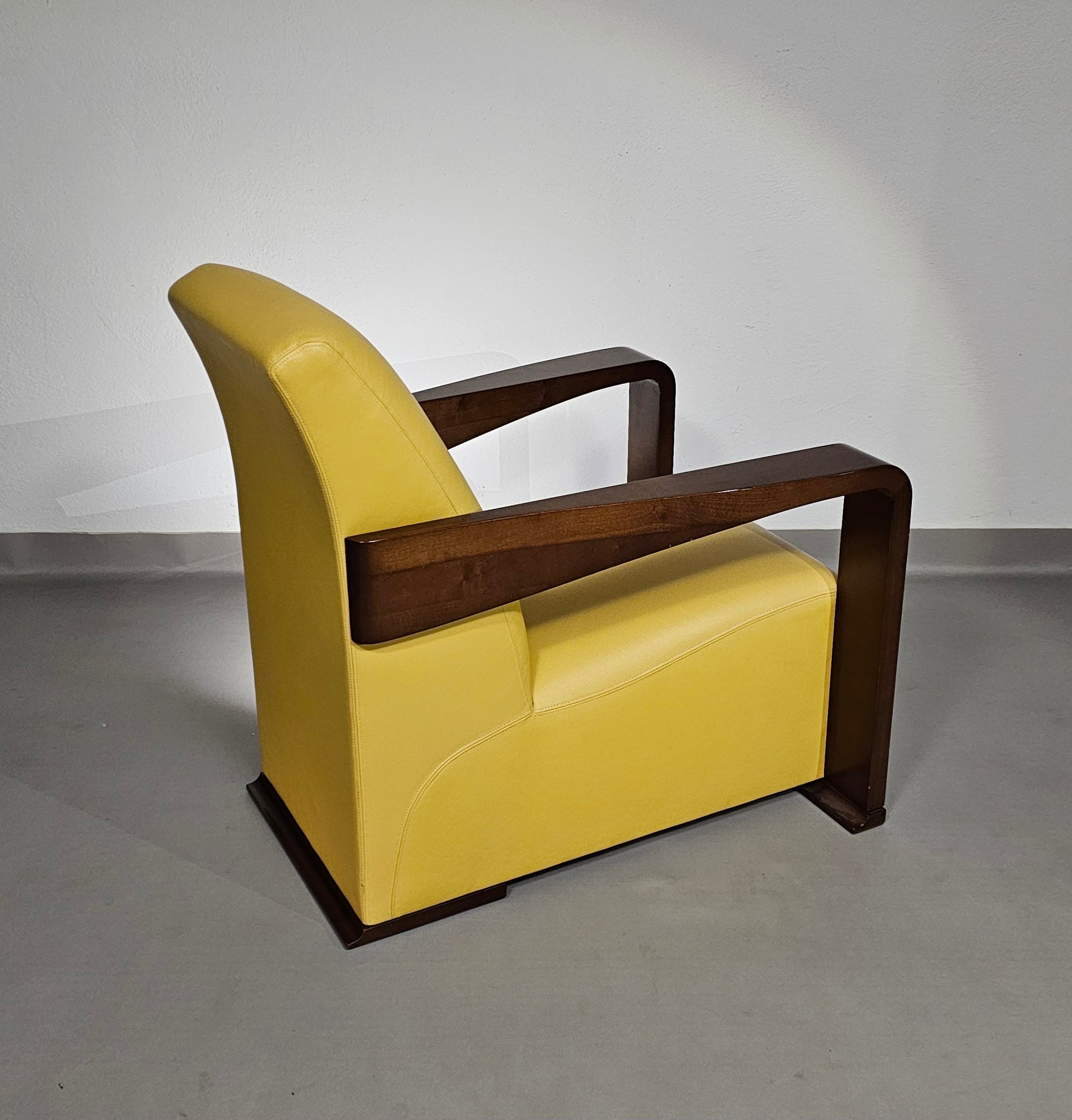 Hugo Ridder
 Prachtige staat / 2 x Ying fauteuil / Hurgues Chevalier / leer / van Chafik Gasmi