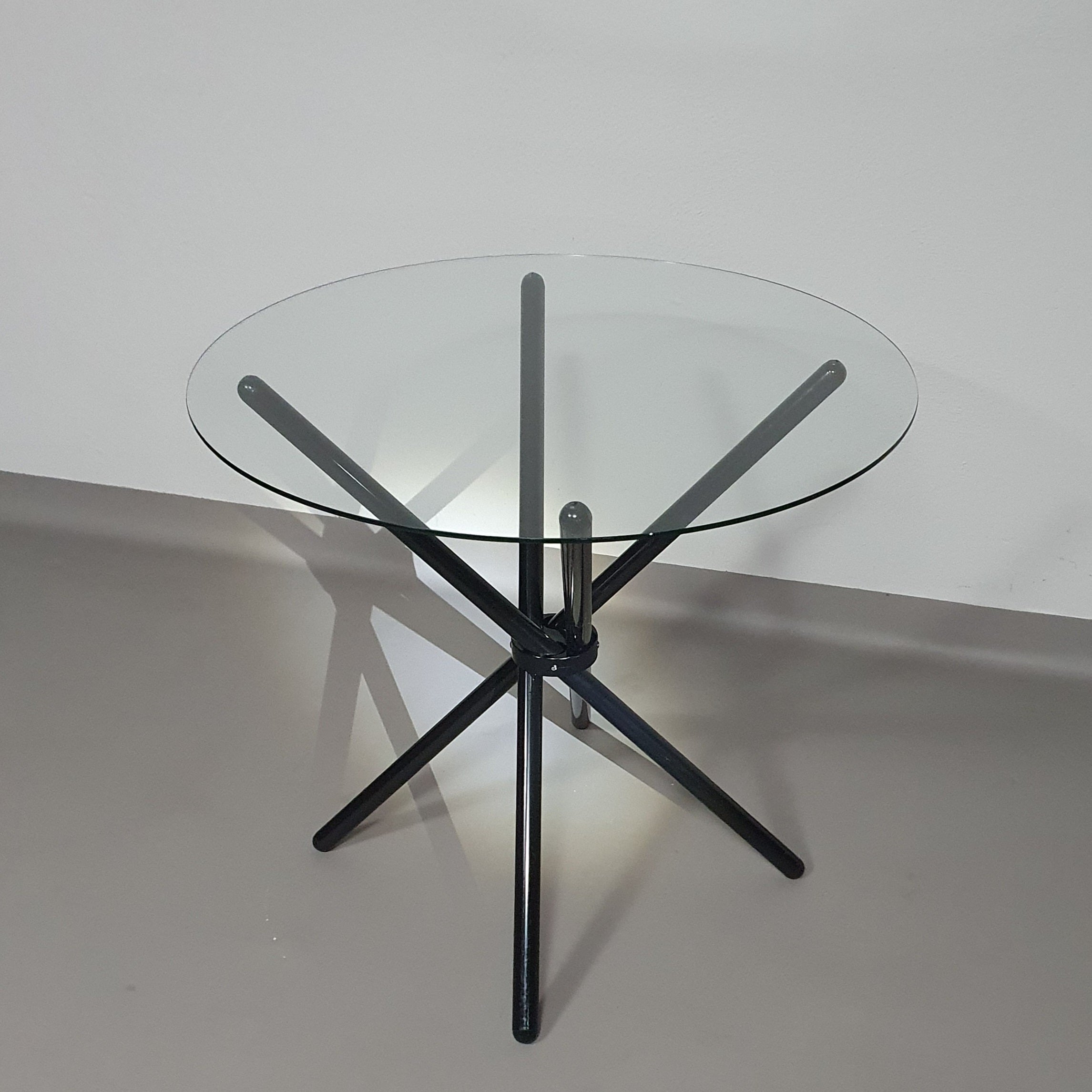 A thing of beauty is a joy for ever.
Italian folding table 80's
Aluminium frame
