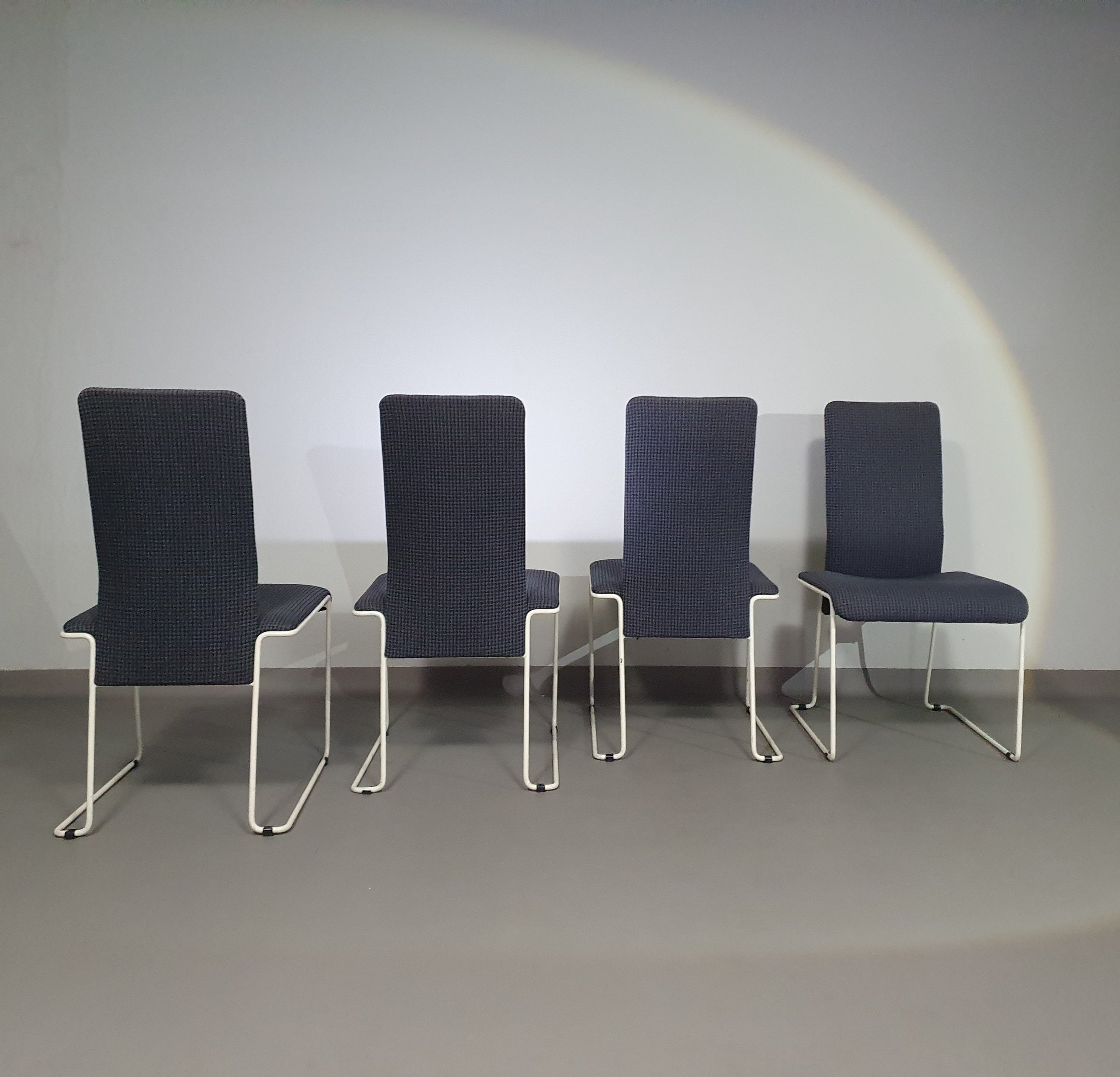 Walter antonis stoelen voor Henny de Jong.