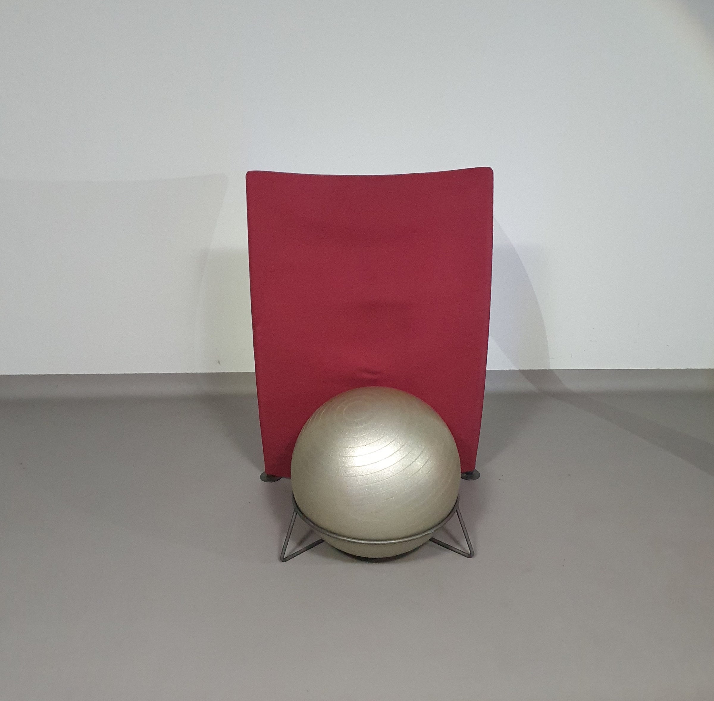 Italiaanse moderne bordeauxrode balfauteuil San Siro ontworpen door Fabrizio Ballardini, 1995