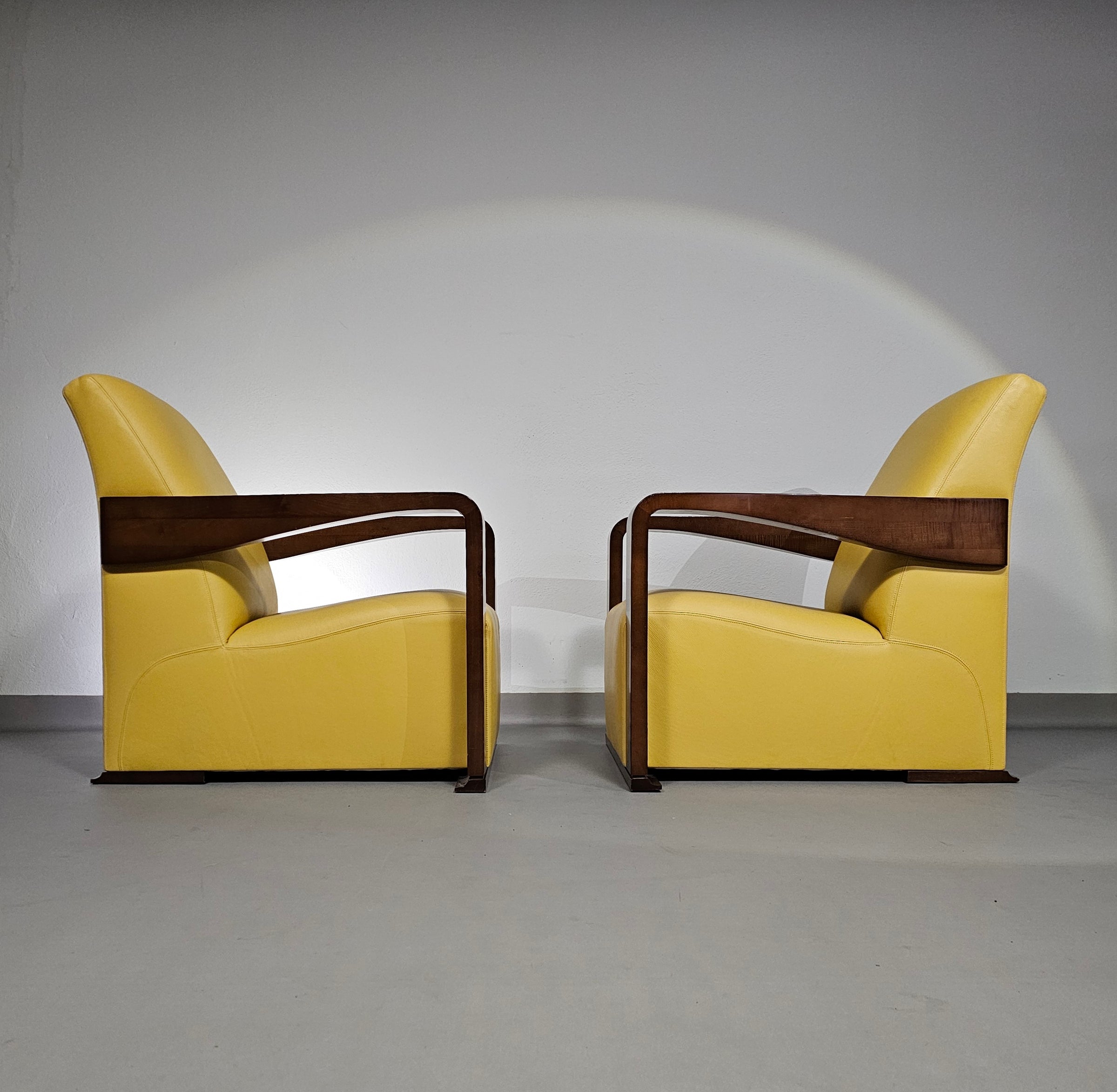 Hugo Ridder
 Prachtige staat / 2 x Ying fauteuil / Hurgues Chevalier / leer / van Chafik Gasmi