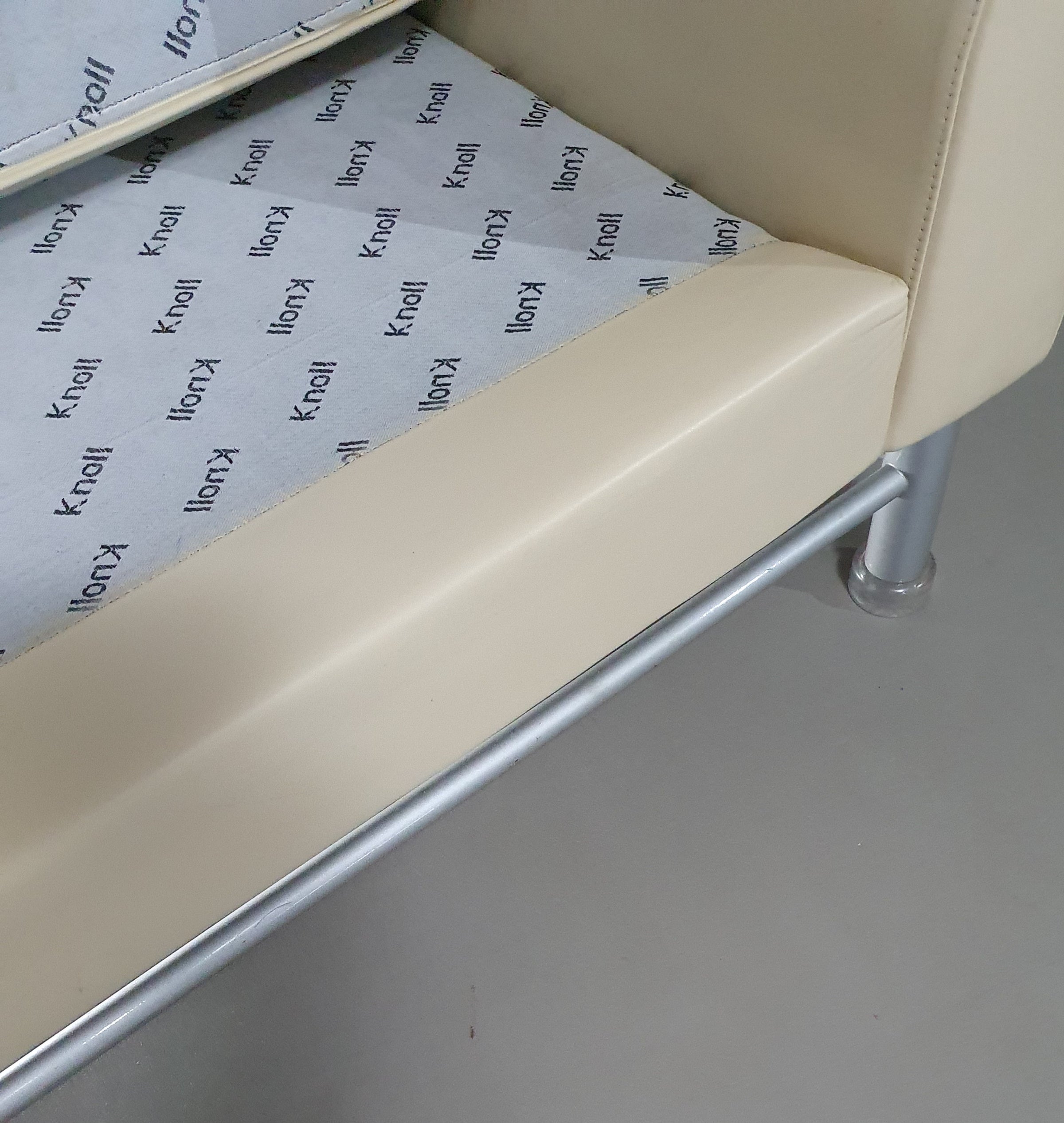 Eastside Sofa van Ettore Sottsass voor Knoll