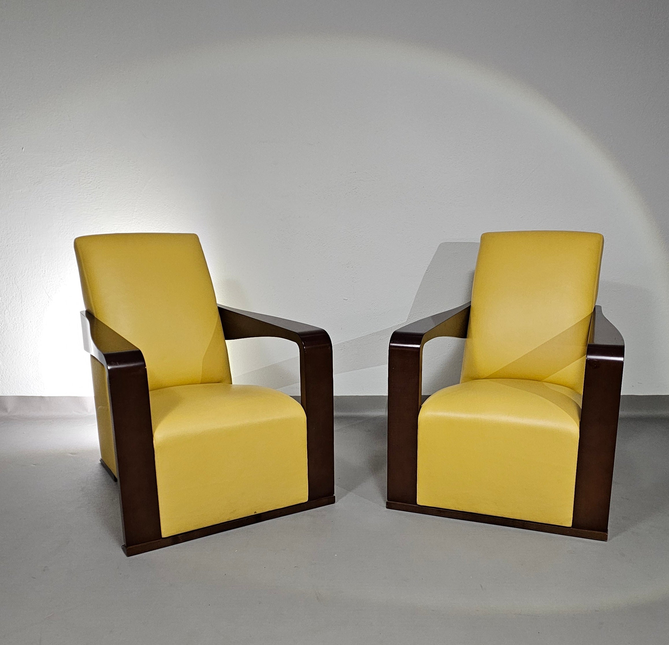 Hugo Ridder
 Prachtige staat / 2 x Ying fauteuil / Hurgues Chevalier / leer / van Chafik Gasmi