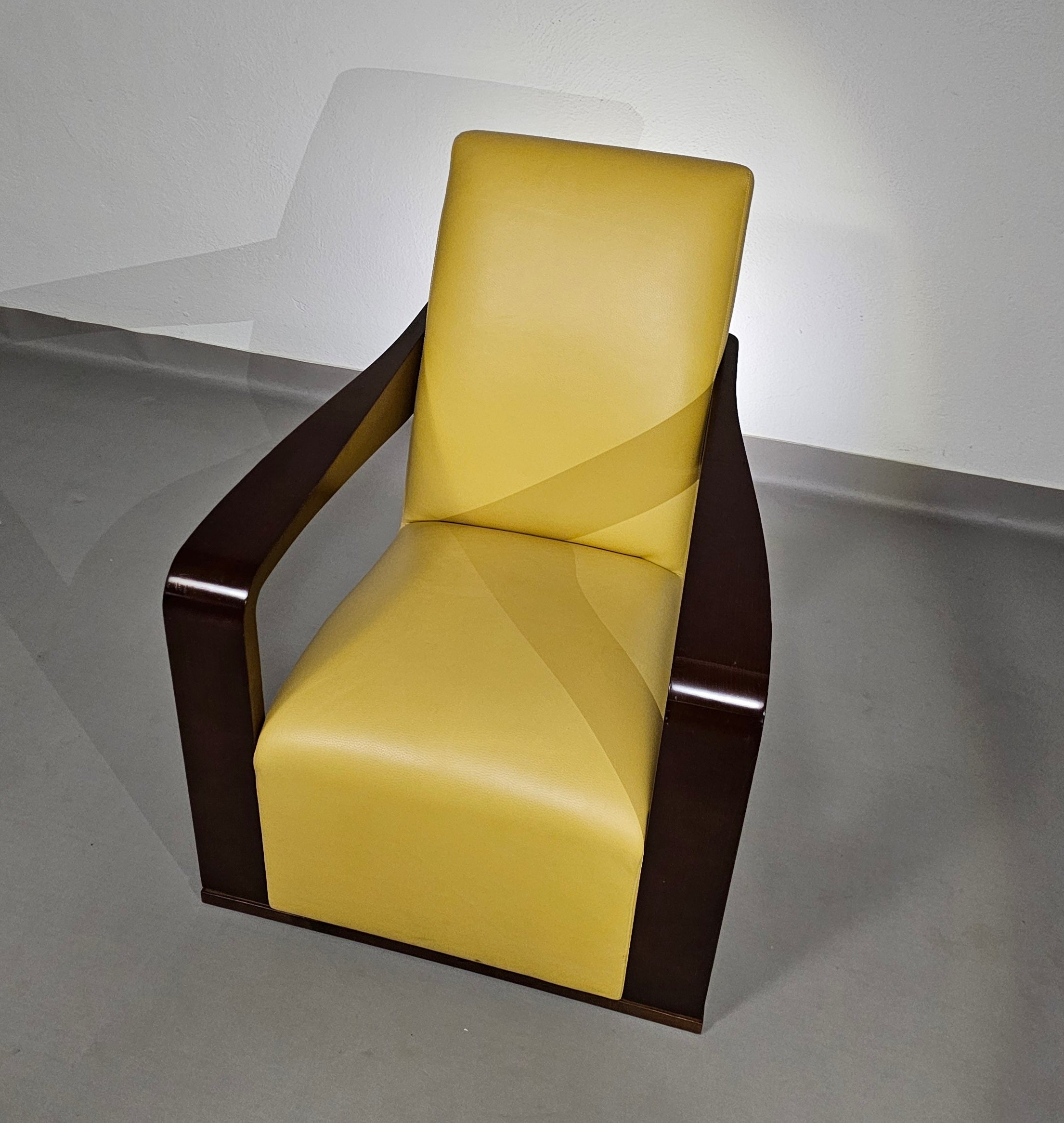 Hugo Ridder
 Prachtige staat / 2 x Ying fauteuil / Hurgues Chevalier / leer / van Chafik Gasmi