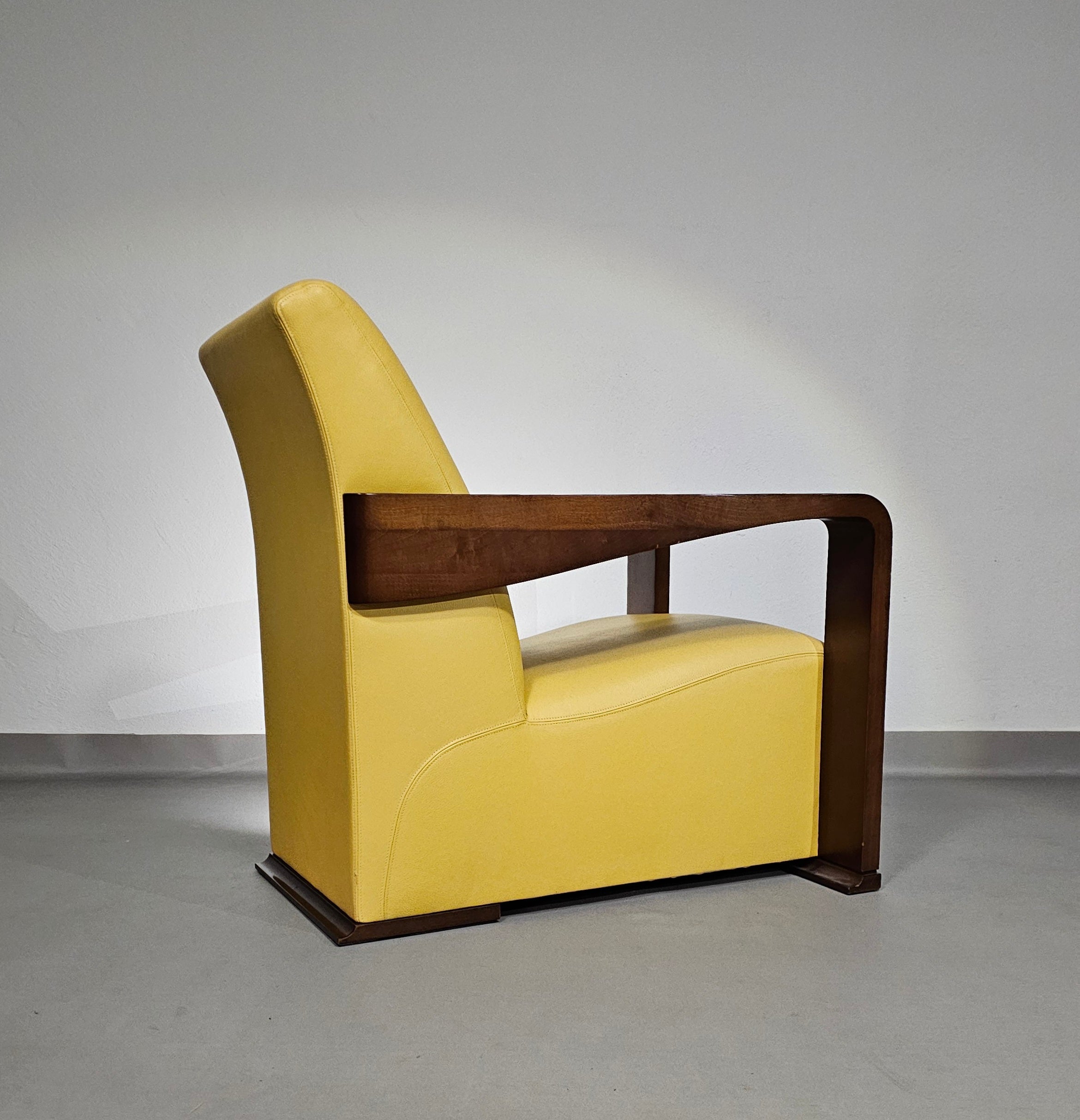 Hugo Ridder
 Prachtige staat / 2 x Ying fauteuil / Hurgues Chevalier / leer / van Chafik Gasmi