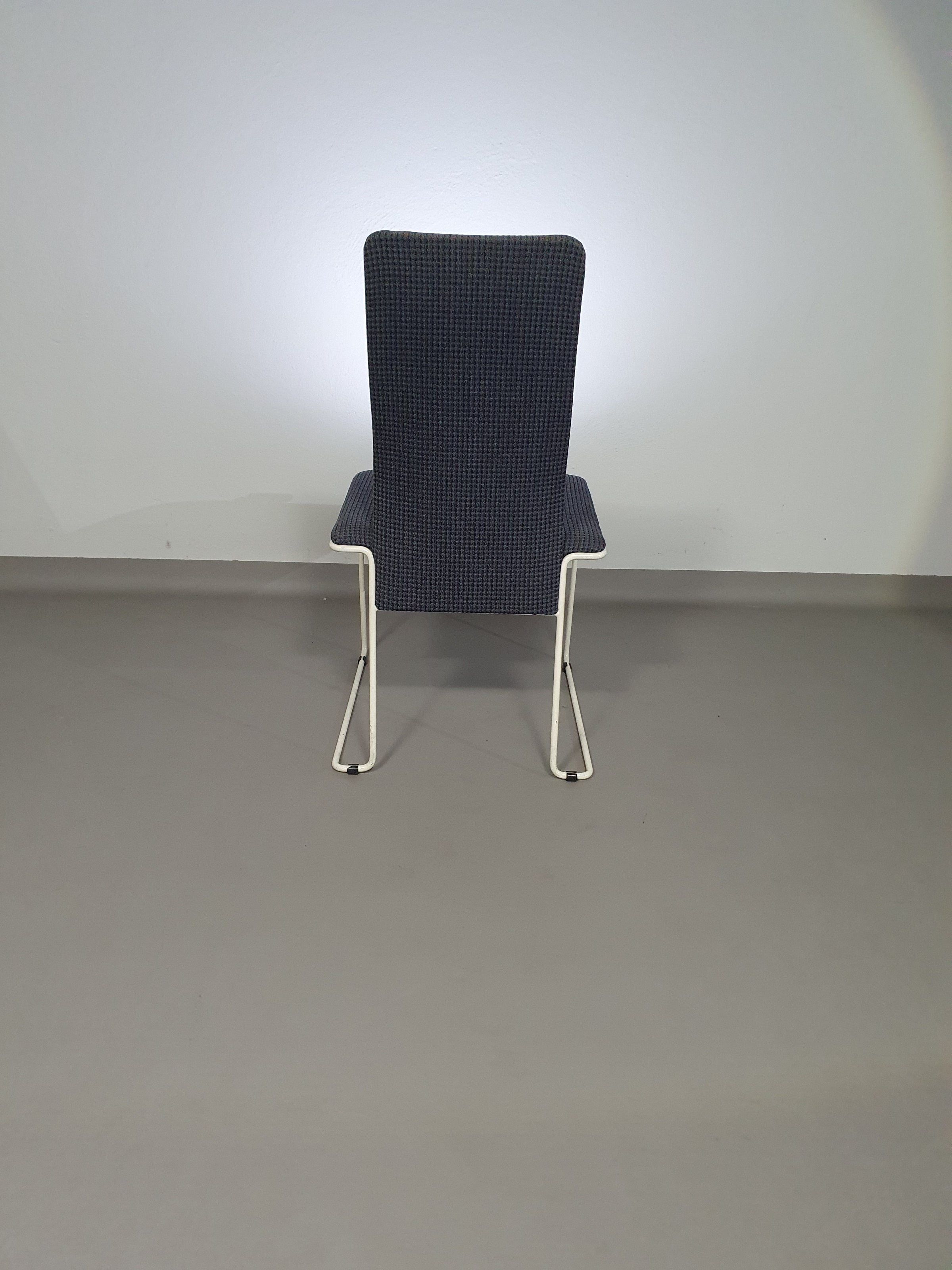 Walter antonis stoelen voor Henny de Jong.