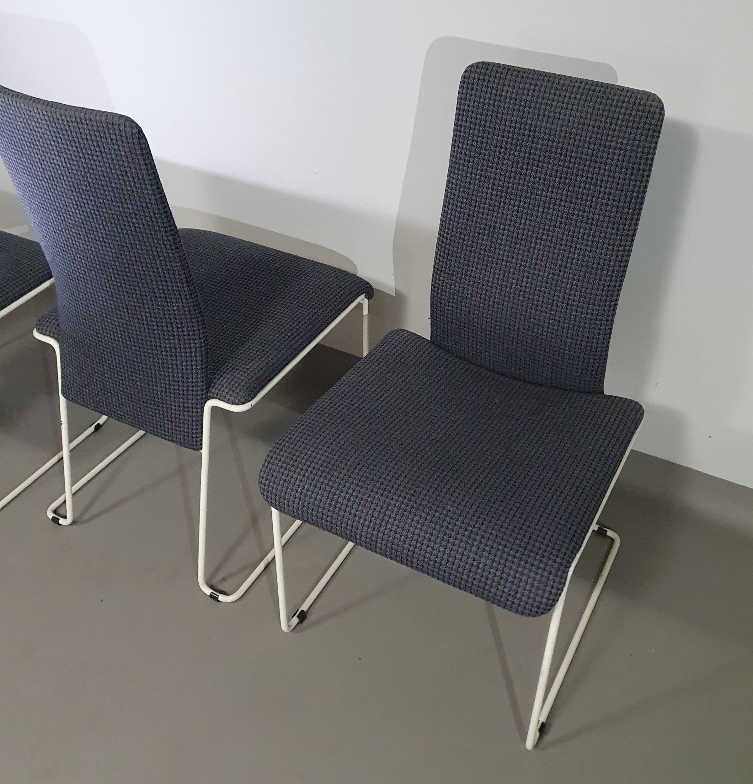 Walter antonis stoelen voor Henny de Jong.