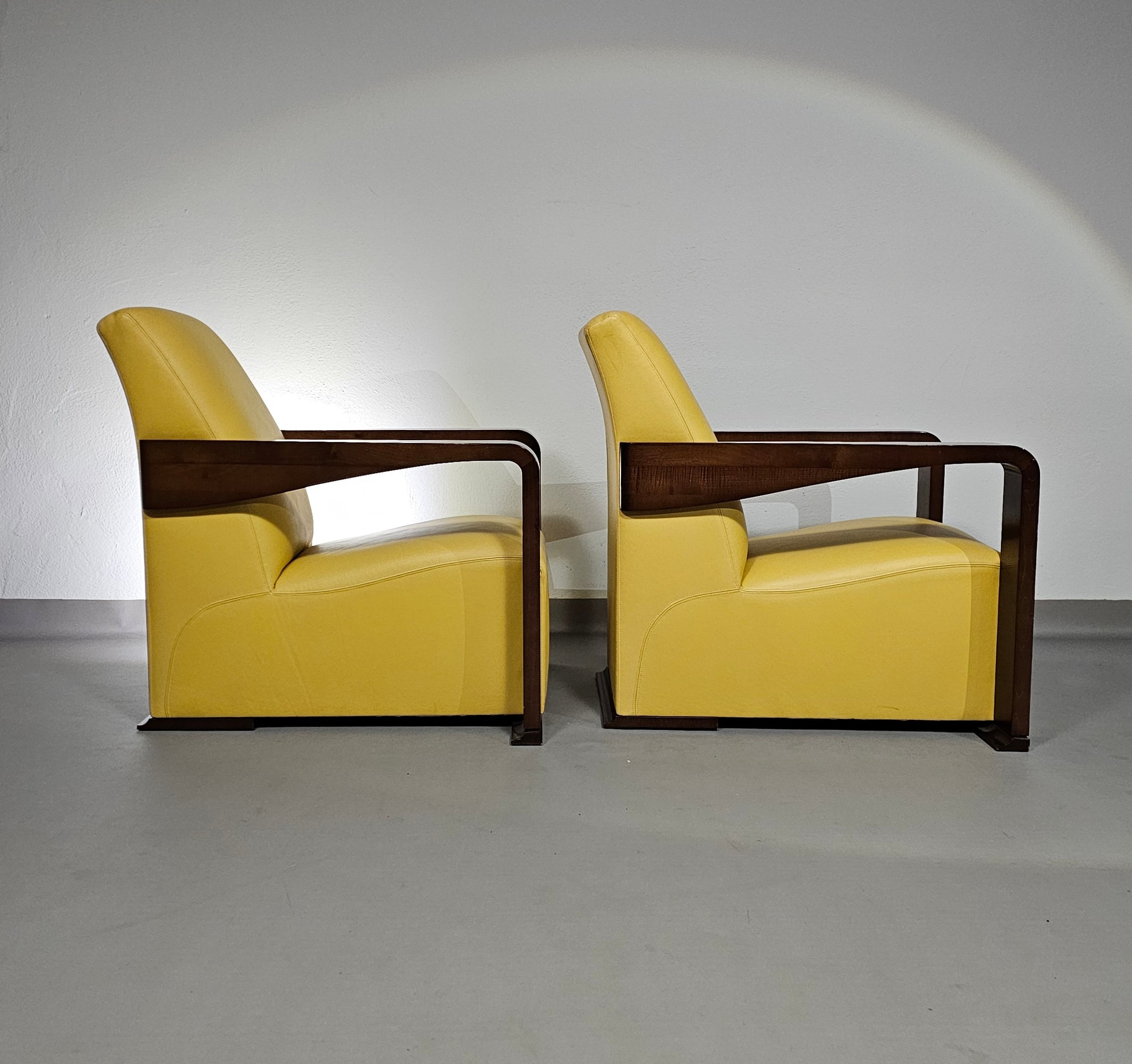 Hugo Ridder
 Prachtige staat / 2 x Ying fauteuil / Hurgues Chevalier / leer / van Chafik Gasmi