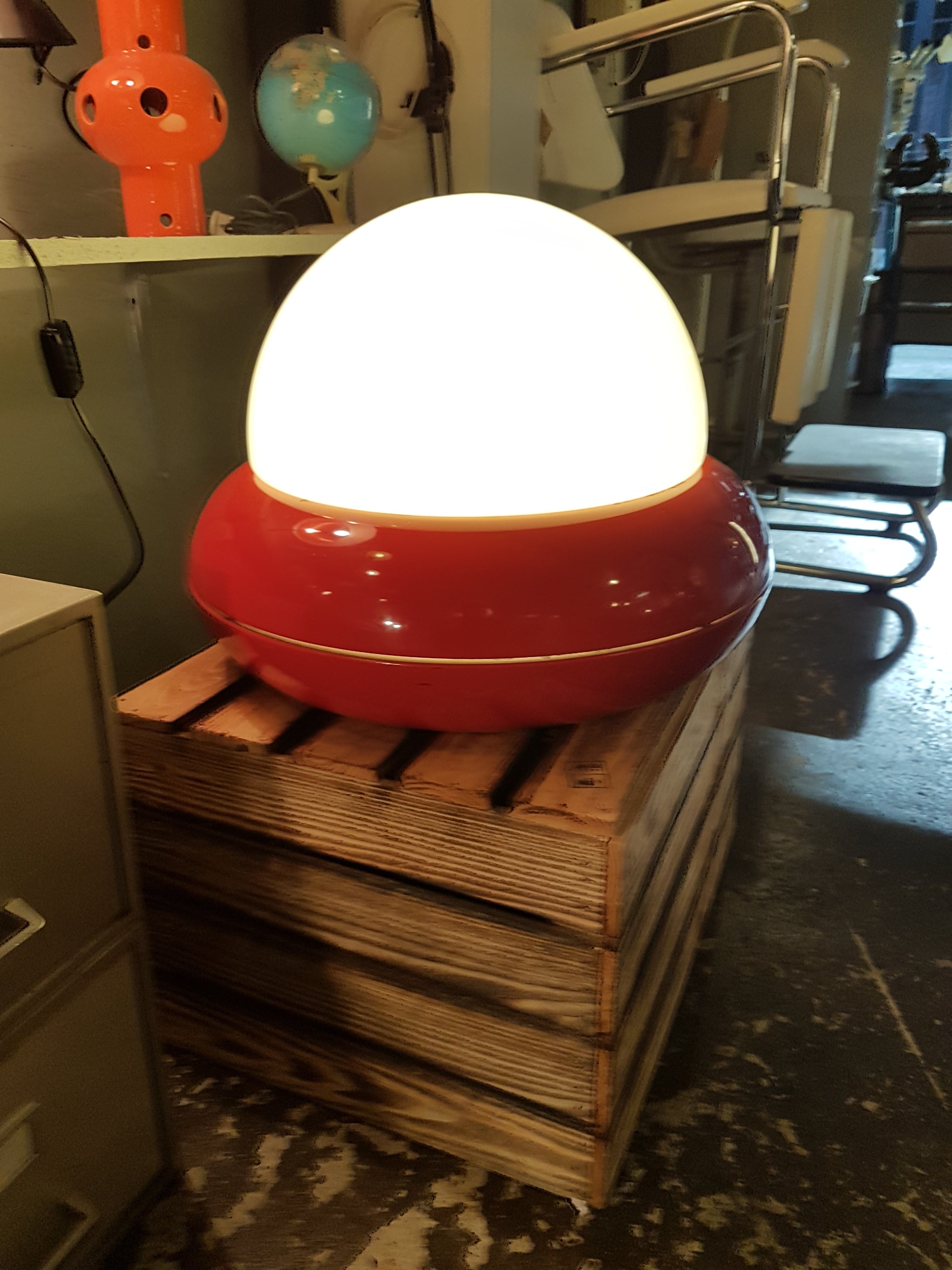 Grote vloerlamp Luci Italia. Italië vloerlamp jaren 70 LUCI T-359. 45 CM X 35 CM GLAS