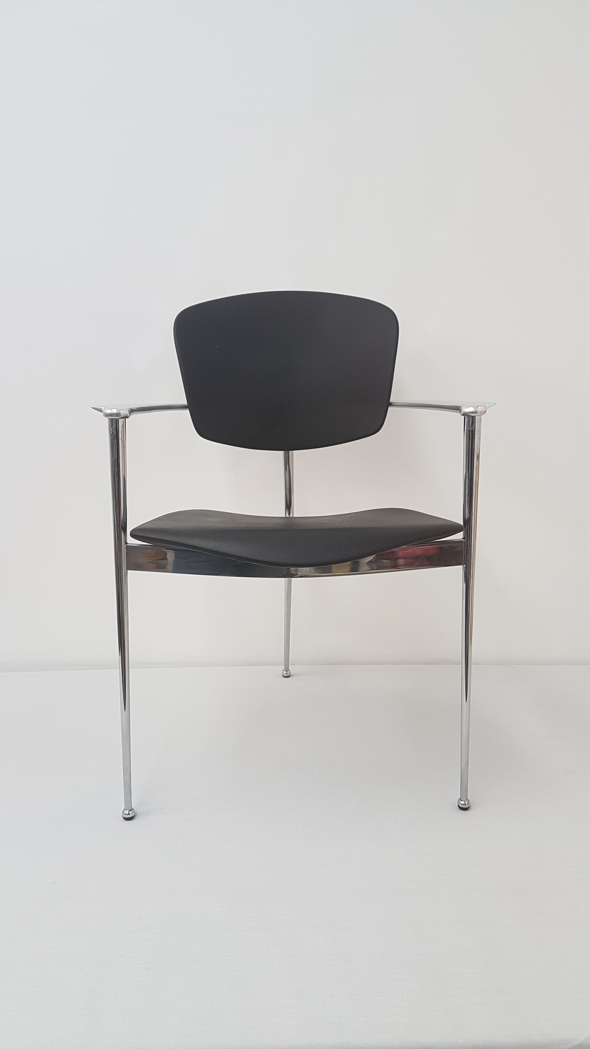 Set 4 tripod dining chairs Andrea – Josep LLusca for Andreu World – 1980s