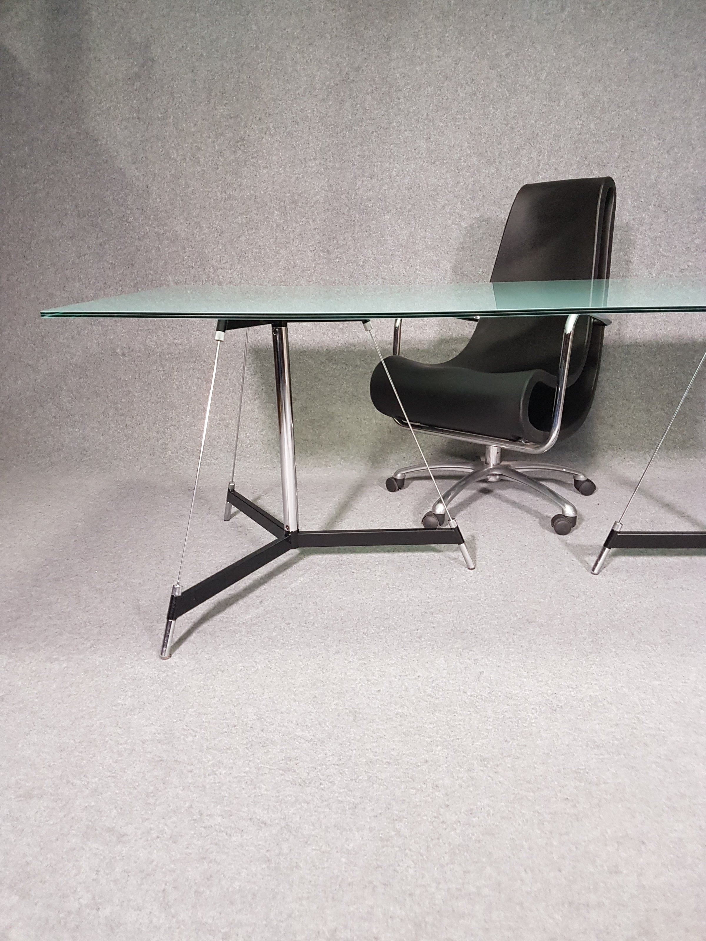 Italian tripod table / mat glass table top / Gabriel Teixidó