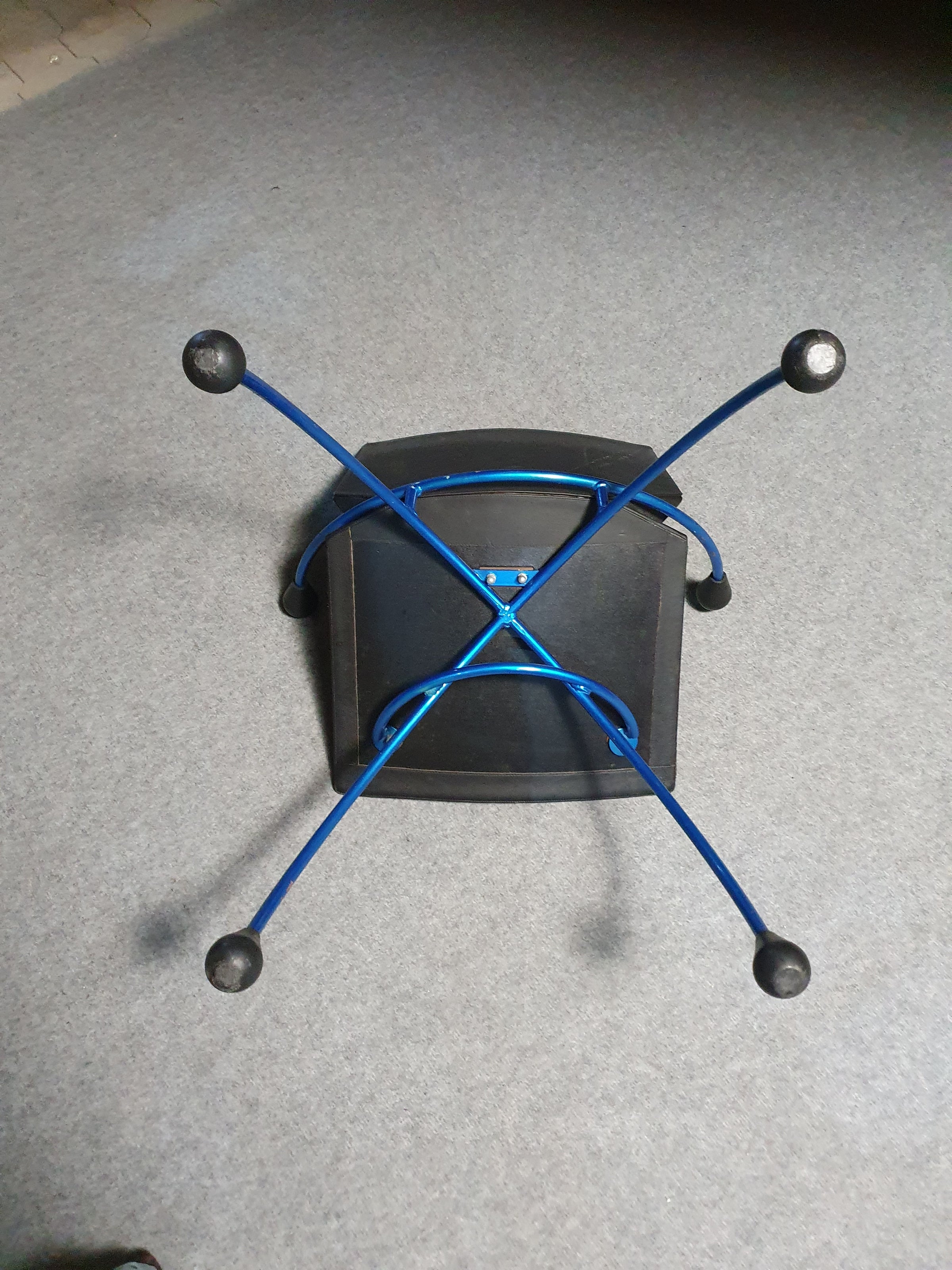 <span data-mce-fragment="1">Set 4 fauteuils - Mazairac en Boonzaaijer - Young International - jaren 80</span><br data-mce-fragment="1"> met transparant blauw frame.