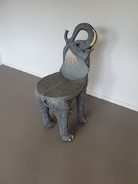Veronese olifantenstoel van Allsculptures. Polystone hars 2006 Italië. Olifant stoel gemaakt in Italië