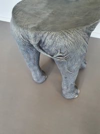 Veronese olifantenstoel van Allsculptures. Polystone hars 2006 Italië. Olifant stoel gemaakt in Italië