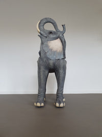 Veronese olifantenstoel van Allsculptures. Polystone hars 2006 Italië. Olifant stoel gemaakt in Italië