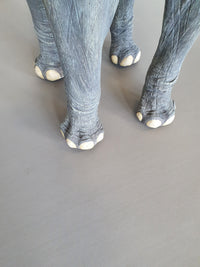 Veronese olifantenstoel van Allsculptures. Polystone hars 2006 Italië. Olifant stoel gemaakt in Italië