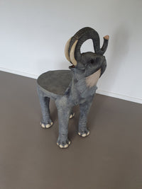 Veronese olifantenstoel van Allsculptures. Polystone hars 2006 Italië. Olifant stoel gemaakt in Italië