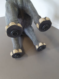 Veronese olifantenstoel van Allsculptures. Polystone hars 2006 Italië. Olifant stoel gemaakt in Italië