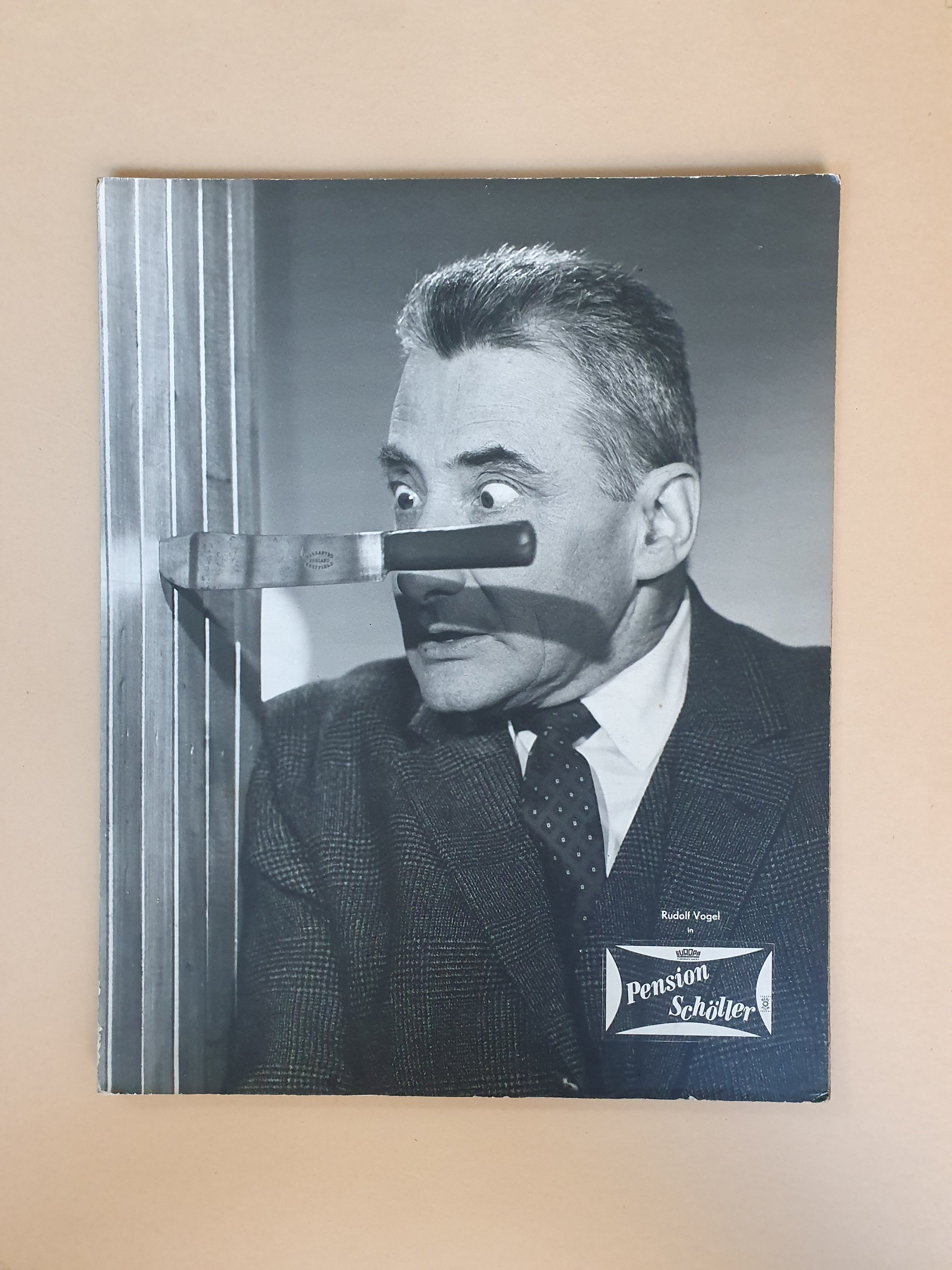 Cinema Duits promotiemateriaal barietfoto op bord. 40 x 50 cm Europa Filmverleih GMBH