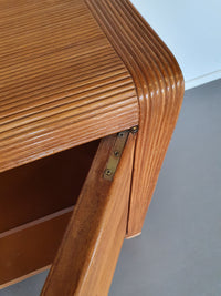 Gespleten rieten rotan vivai del sud Italiaans dressoir met golfmotief in de stijl van Cresp