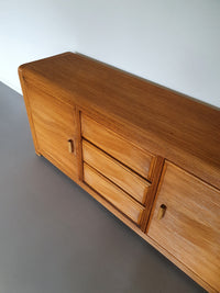 Gespleten rieten rotan vivai del sud Italiaans dressoir met golfmotief in de stijl van Cresp