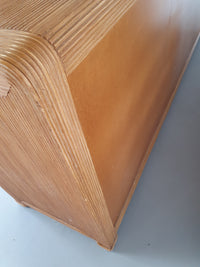 Gespleten rieten rotan vivai del sud Italiaans dressoir met golfmotief in de stijl van Cresp