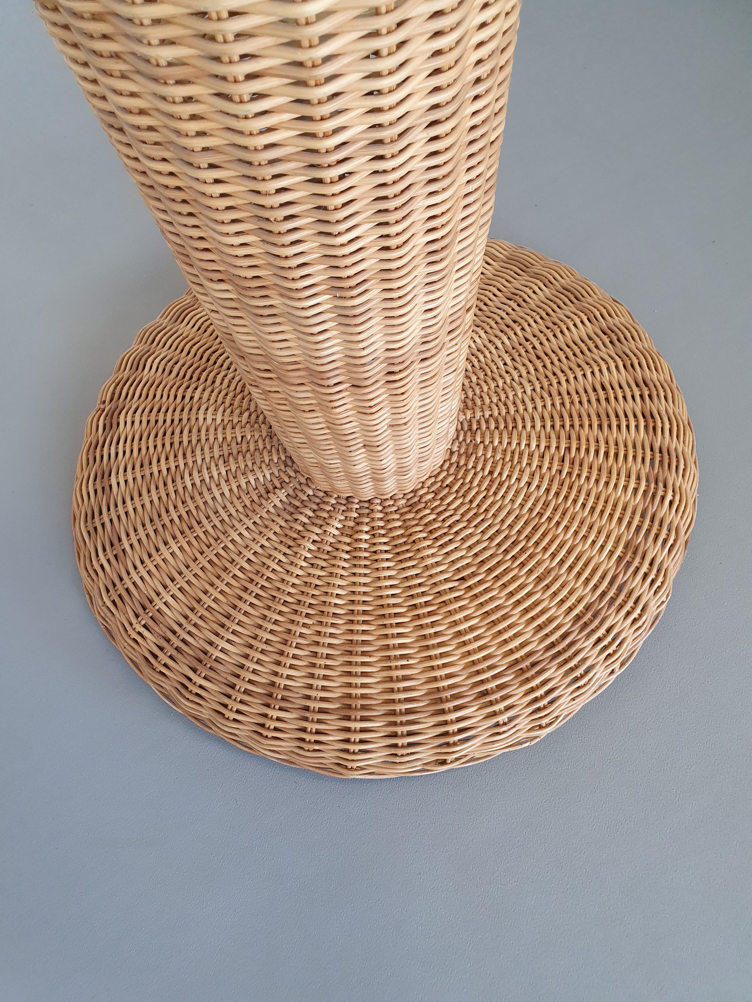 Gasparucci large wicker rattan floor lamp 191x52x52 cm. Very good condition.