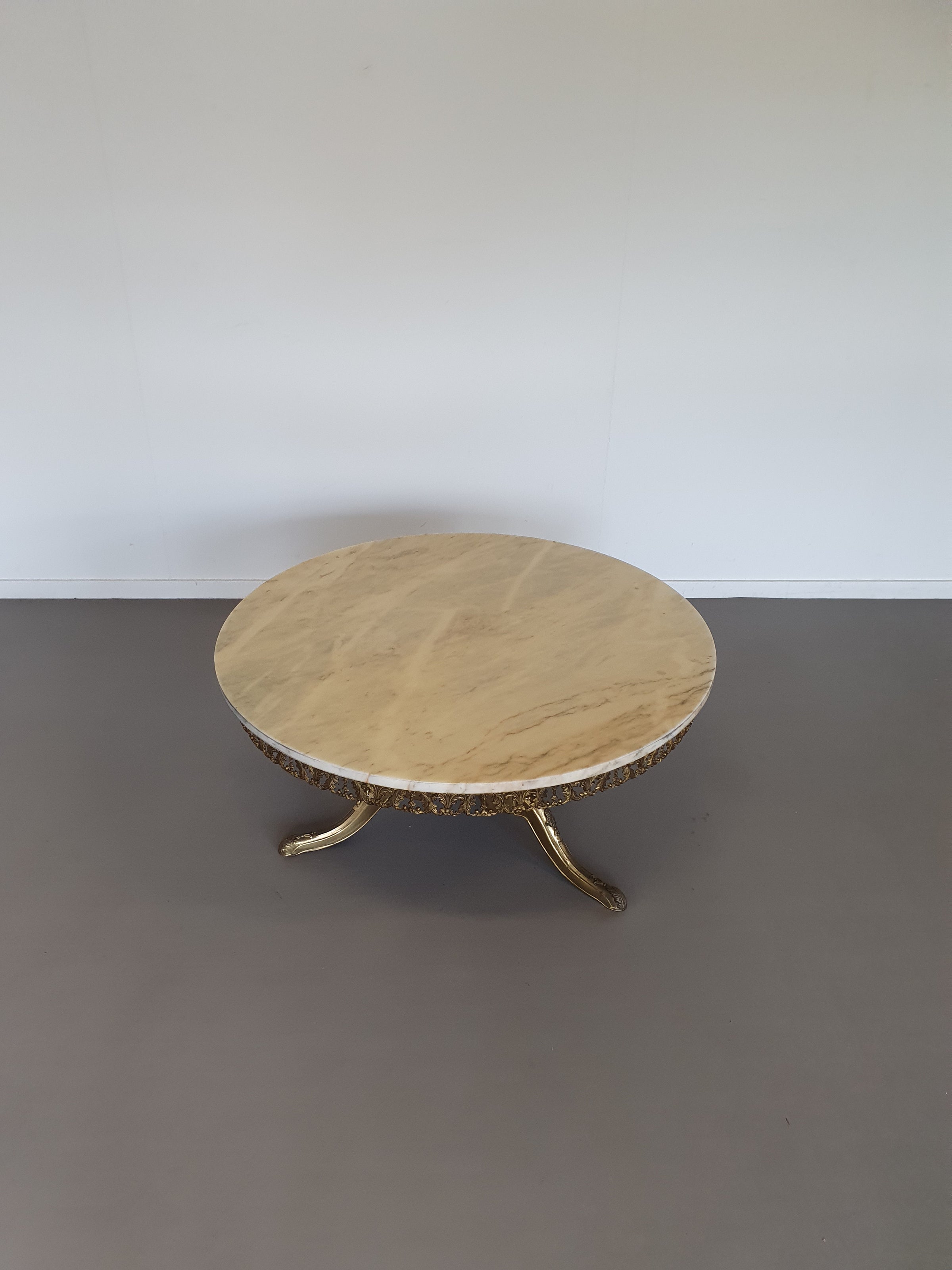 1960s marble coffee table. marble top / fire-gilded base with many details